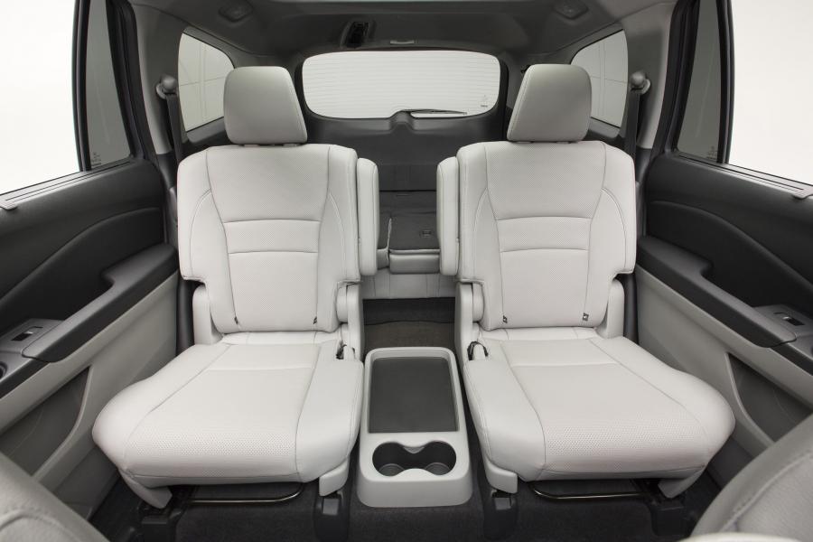 Интерьер Honda Pilot 2015 года  (фото 70 из 107)